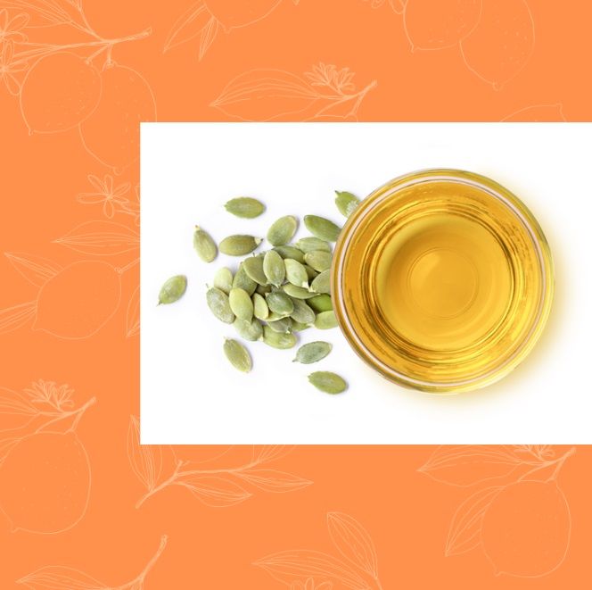 Enthält Kürbiskernöl, das anti-aging Eigenschaften hat, die die Festigkeit erhöhen und die Haut aufhellen für ein strahlenderes, jugendlicheres Aussehen. Darüber hinaus spendet es der Haut tiefenwirksame Feuchtigkeit und beruhigt sie.